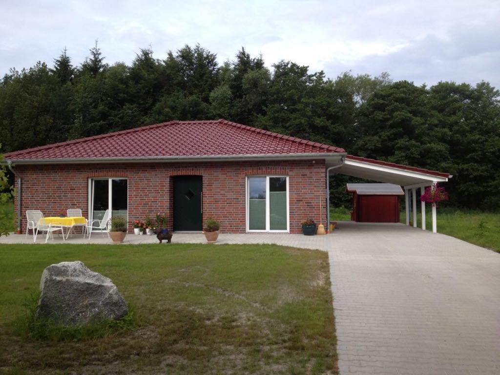 Ferienhaus Am ParadiesNeuschoo エクステリア 写真